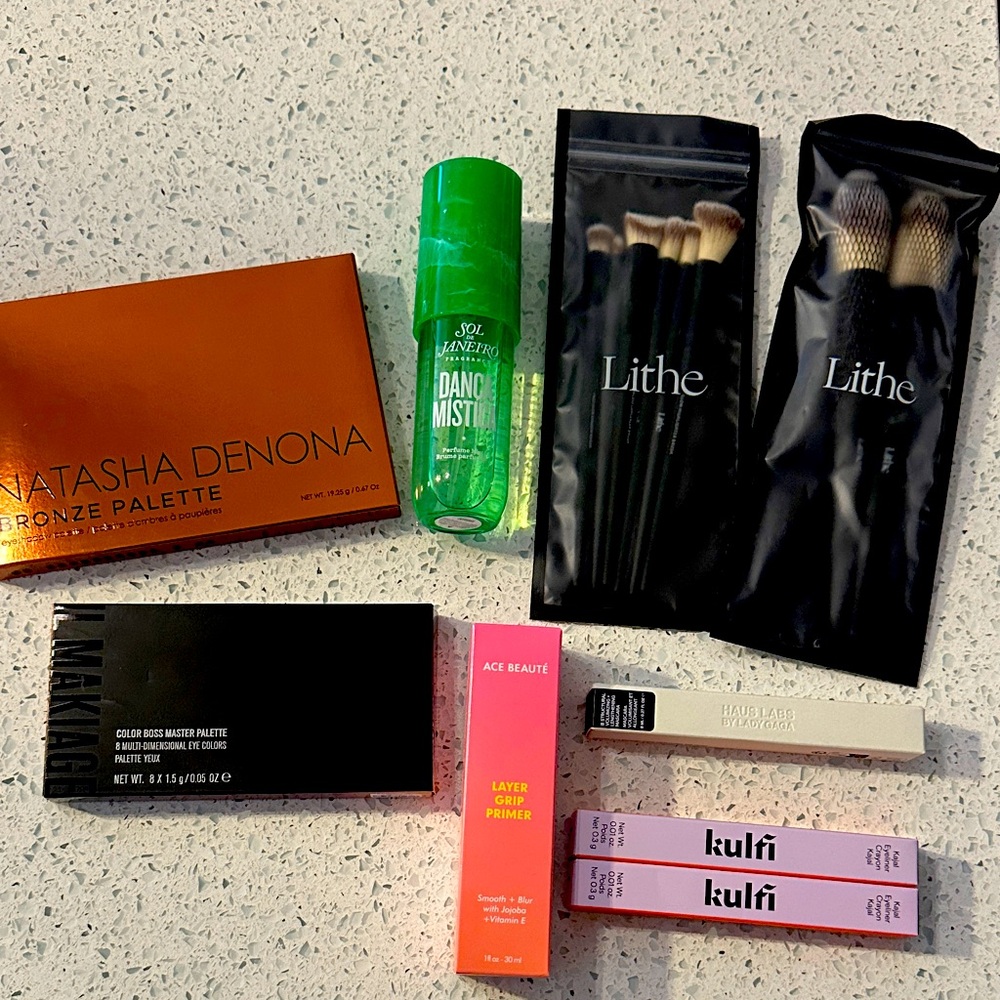 High-End MakeupBundle: Natasha Denona, Il Makiage, Haus Labs,Sol de Janeiro✨$320
